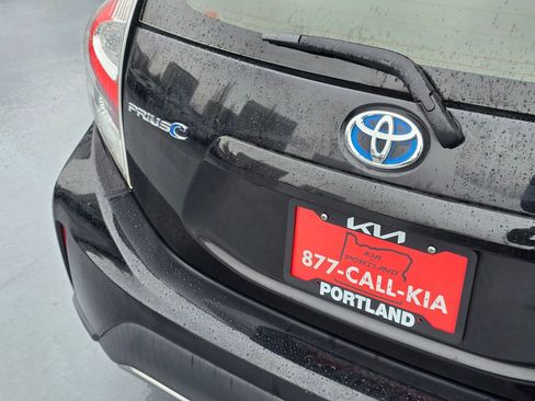 Used 2018 Toyota Prius C Two image 16