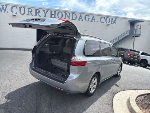 Used 2016 Toyota Sienna LE FWD image 10
