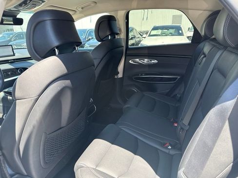 Used 2025 Genesis GV70 2.5T AWD/4WD image 8