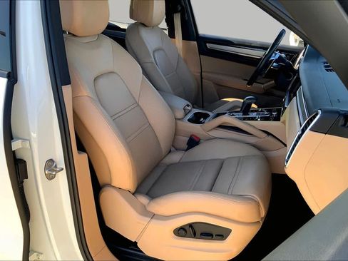 Used 2022 Porsche Cayenne Platinum Edition AWD/4WD image 9
