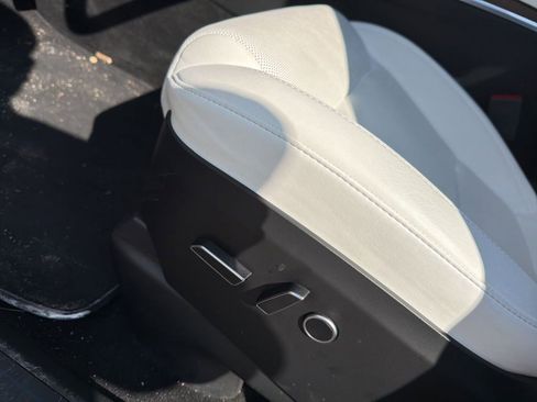 Used 2023 Tesla Model X image 19