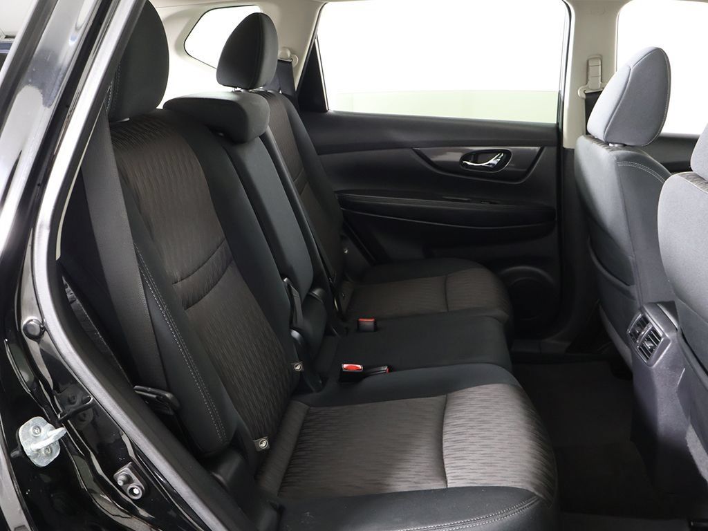Used 2017 Nissan Rogue SV AWD/4WD image 35