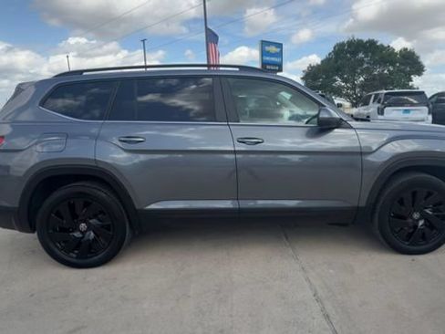 Used 2025 Volkswagen Atlas SE FWD image 9