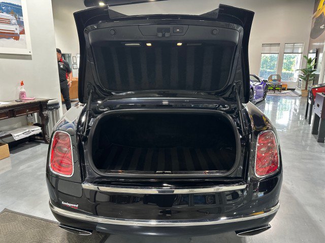Used 2011 Bentley Mulsanne RWD image 38