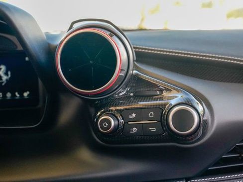 Used 2021 Ferrari F8 Tributo image 57