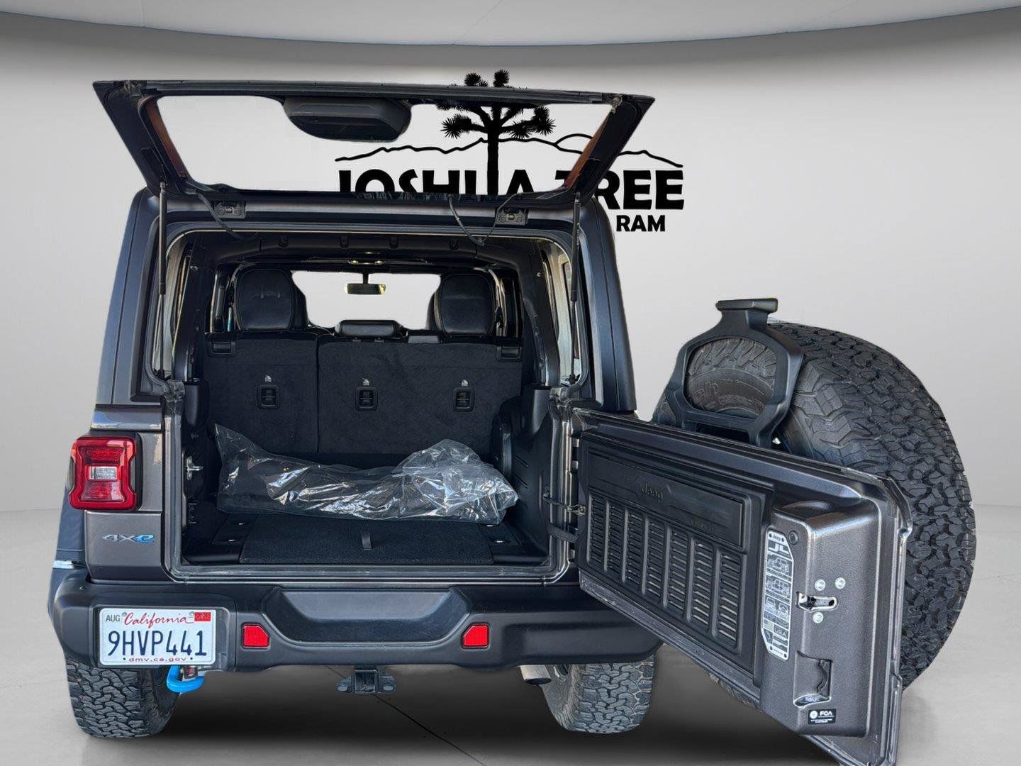Used 2023 Jeep Wrangler Unlimited Rubicon 4xe w/ Steel Bumper Group AWD/4WD image 27
