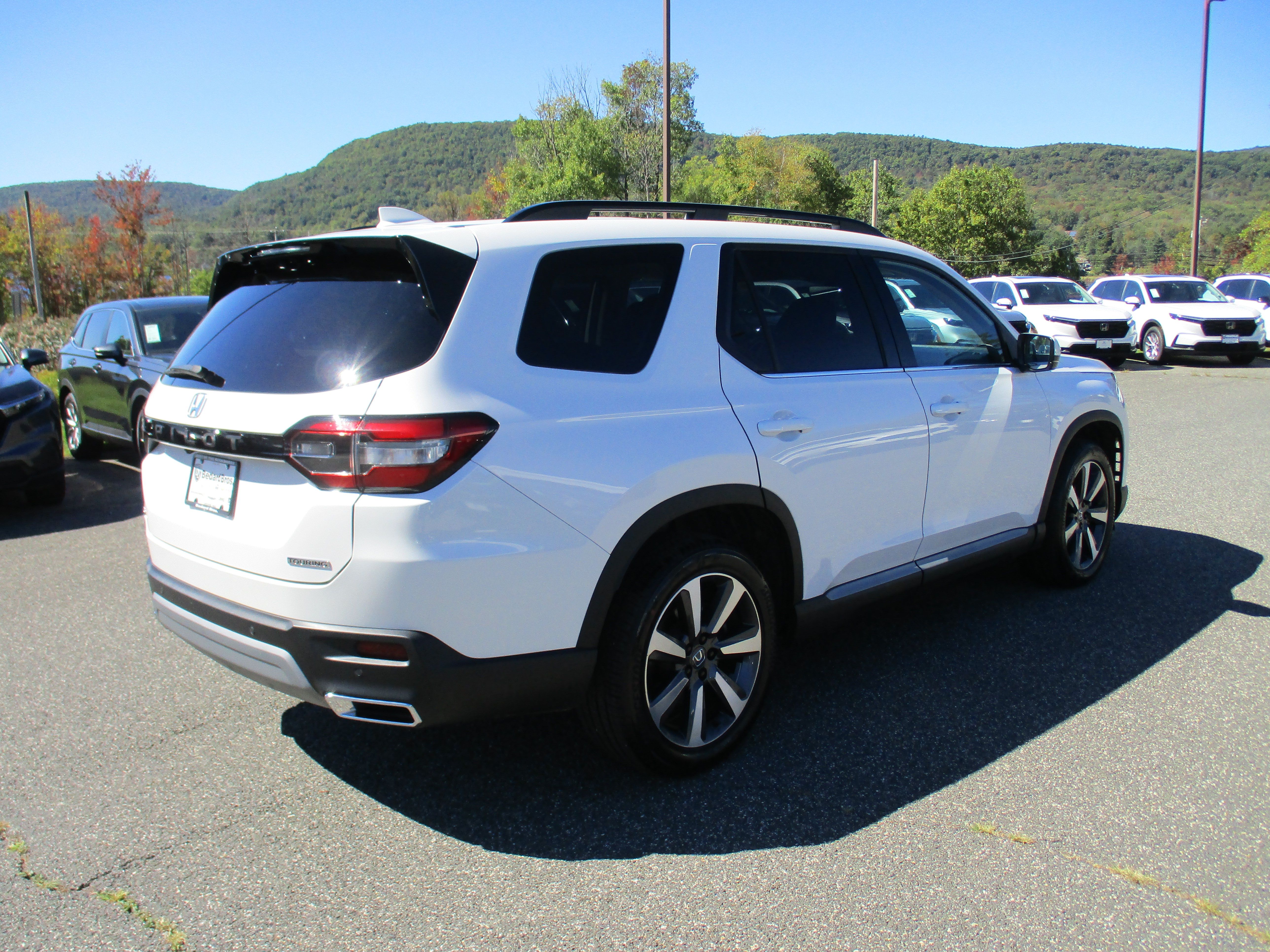 Certified 2025 Honda Pilot Touring image 5