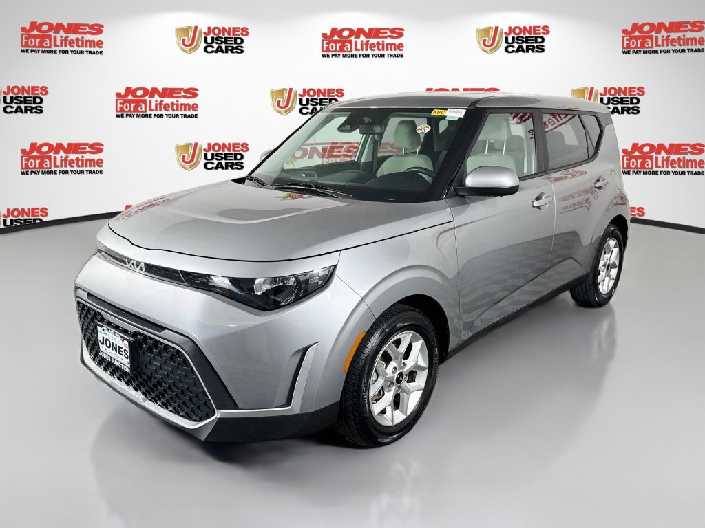 Used 2023 Kia Soul LX w/ LX Technology Package FWD image 12