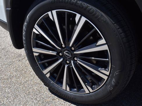 New 2026 Nissan Pathfinder Platinum image 12