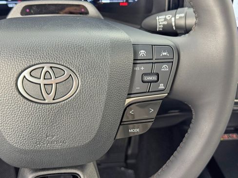 Used 2025 Toyota Camry XLE w/ Premium Plus Package image 21