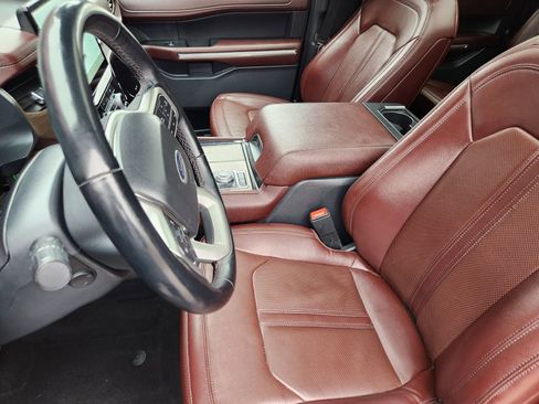 Used 2024 Ford Expedition Limited image 16