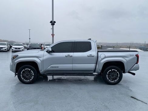 Certified 2025 Toyota Tacoma SR5 image 9