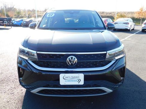 Used 2022 Volkswagen Taos SE w/ Panoramic Sunroof Package image 11