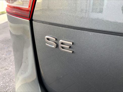 Used 2023 Volkswagen Tiguan SE w/ Panoramic Sunroof Package FWD image 11