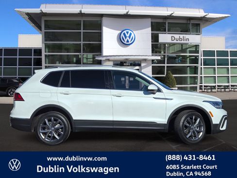 Certified 2023 Volkswagen Tiguan SE image 3