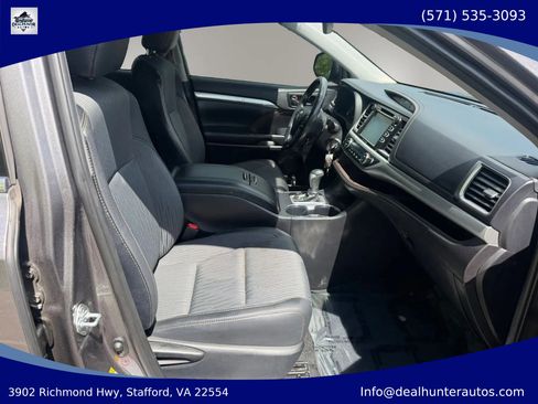 Used 2019 Toyota Highlander Plus AWD/4WD image 12