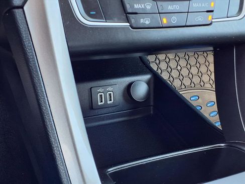 Used 2020 Ford Fusion SE image 12