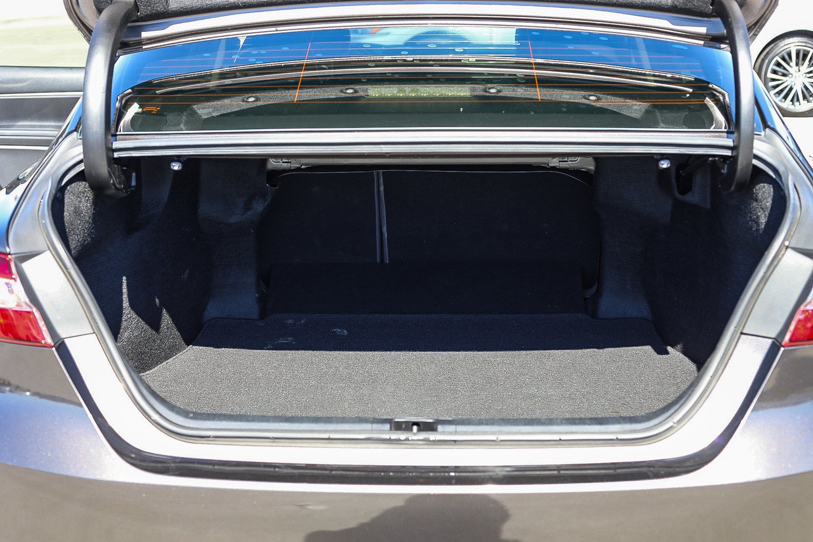 Used 2019 Toyota Camry LE w/ Carpet Mat Package FWD image 24