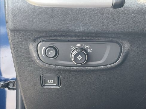 Used 2023 GMC Terrain SLE image 18