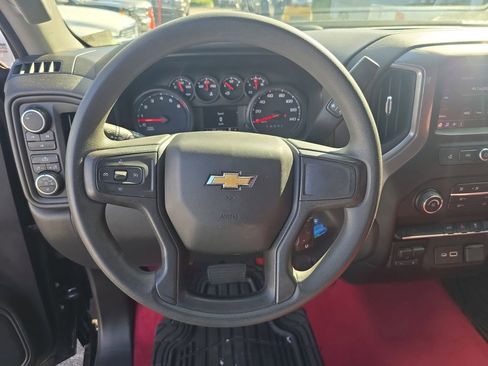 Used 2021 Chevrolet Silverado 2500 Custom w/ Custom Value Package image 17