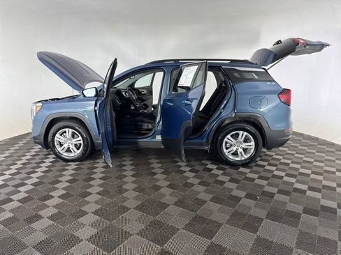 Used 2024 GMC Terrain SLE w/ Driver Convenience Package FWD image 9