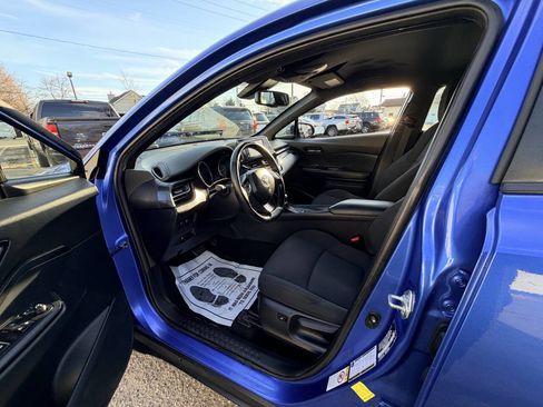Used 2018 Toyota C-HR XLE FWD image 25