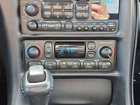 Used 2004 Chevrolet Corvette Convertible w/ Preferred Equipment Group RWD image 22