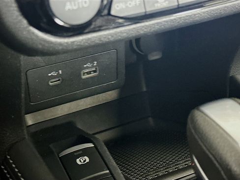 Used 2022 Nissan Kicks SV FWD image 25