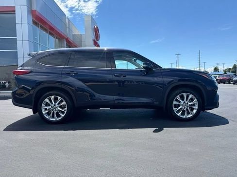 Used 2022 Toyota Highlander Limited AWD/4WD image 8