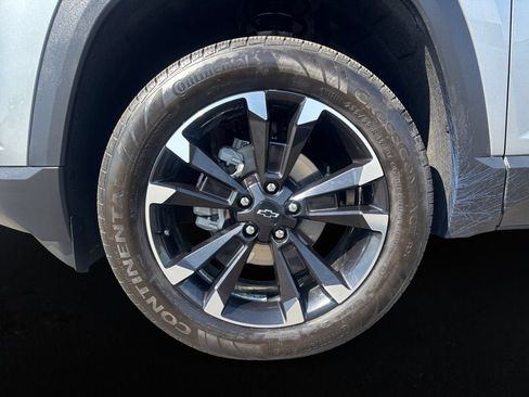 Certified 2025 Chevrolet Equinox RS FWD image 9