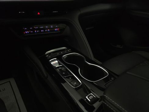 Used 2022 Buick Envision Avenir w/ Technology Package II image 36