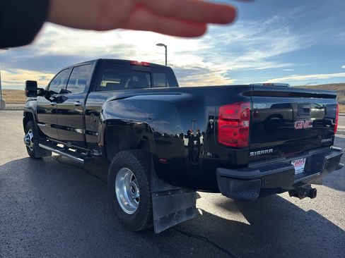 Used 2018 GMC Sierra 3500 Denali image 3