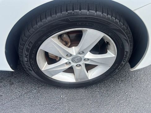 Used 2012 Hyundai Elantra GLS w/ Preferred Pkg 3 FWD image 30