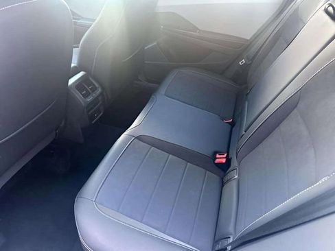 Used 2024 Volkswagen Taos SE image 16