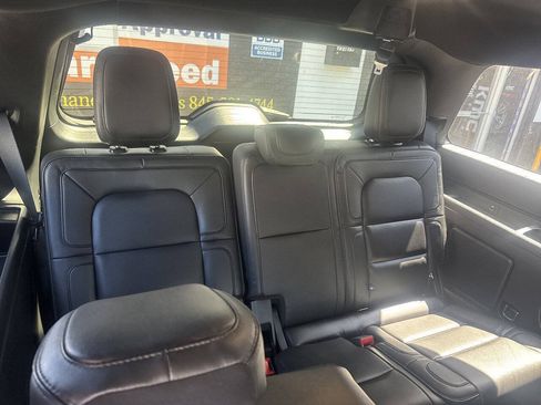 Used 2018 Lincoln Navigator Reserve w/ Technology Package AWD/4WD image 13