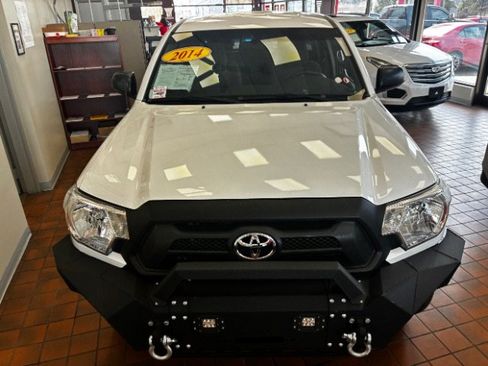 Used 2014 Toyota Tacoma 4x4 Double Cab w/ TRD Off-Road Package image 6