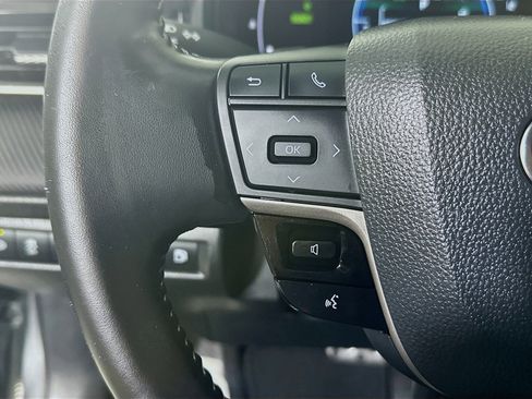 Used 2025 Toyota Camry SE w/ Convenience Package image 16