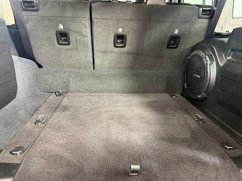 Used 2023 Jeep Wrangler Unlimited Sahara w/ Cold Weather Group AWD/4WD image 27