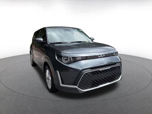 Used 2025 Kia Soul LX w/ LX Technology Package FWD image 3