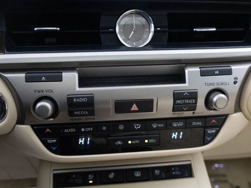 Used 2014 Lexus ES 350 w/ Luxury Package image 19