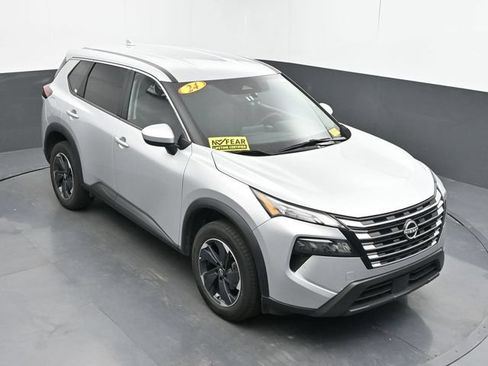 Used 2024 Nissan Rogue SV AWD/4WD image 37