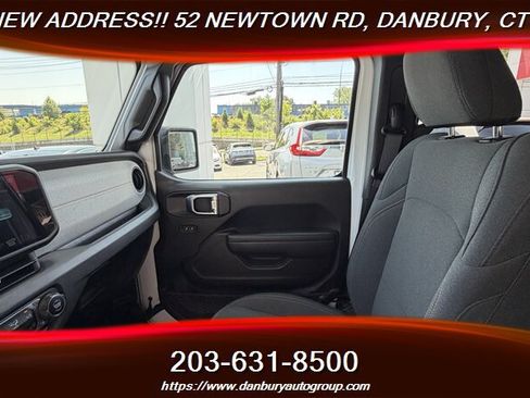Used 2024 Jeep Wrangler Unlimited w/ Convenience Group AWD/4WD image 14