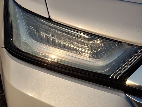 Used 2024 Chevrolet Traverse High Country FWD image 9