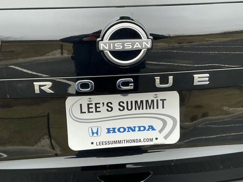 Used 2022 Nissan Rogue SV w/ SV Premium Package image 5