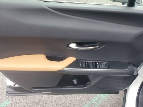 Used 2025 Lexus UX 300h FWD w/ Accessory Package (Z1) image 19