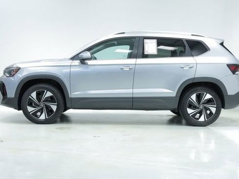 New 2025 Volkswagen Taos SE AWD/4WD image 4
