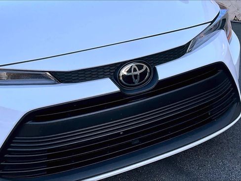 Used 2025 Toyota Corolla LE image 29
