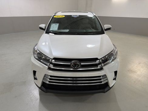 Used 2019 Toyota Highlander Limited w/ Protection Package #3 AWD/4WD image 3