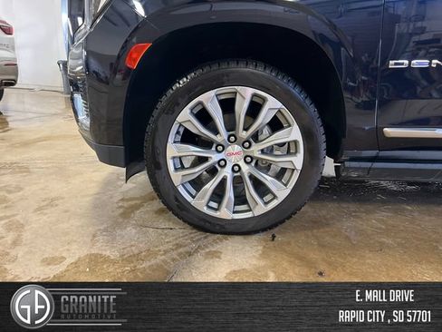 Used 2021 GMC Yukon Denali w/ Denali Premium Package AWD/4WD image 28