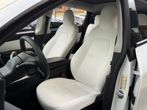 Used 2022 Tesla Model Y Long Range image 23